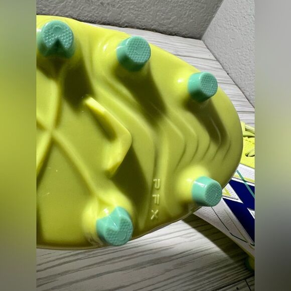 LOTTO‎ Men\'s Yellow and Green Soccer Cleats main image 4